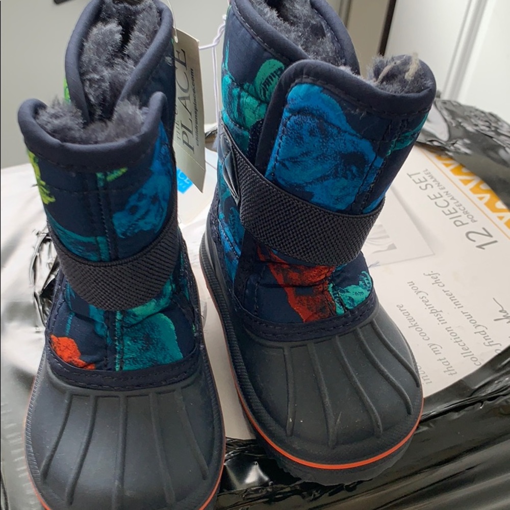 Children's Place snow boots